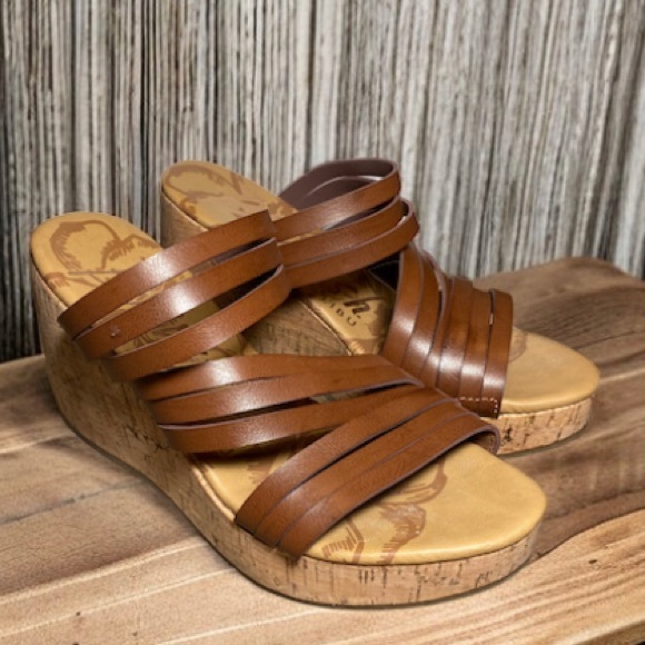 Blowfish Shoes - Blowfish Paramour Wedge Sandal size 6